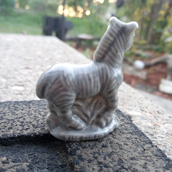 Vintage Wade England Whimsies Red Rose Tea Zebra Figurine - Picture 2 of 2